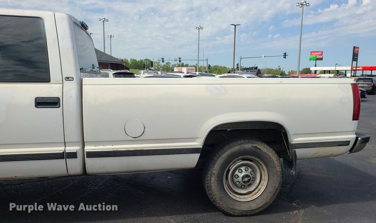 image for item MJ9401 2000 Chevrolet C3500  Crew Cab pickup truck
