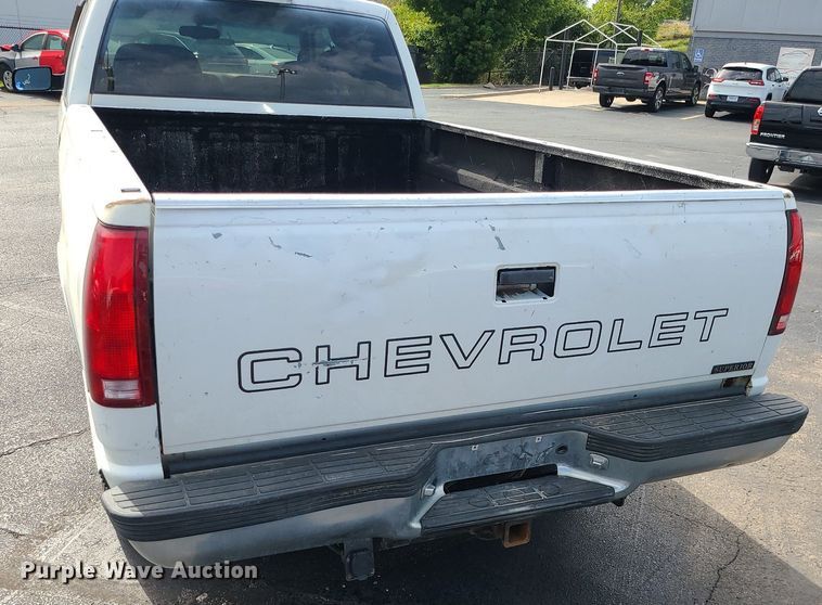 image for item MJ9401 2000 Chevrolet C3500  Crew Cab pickup truck