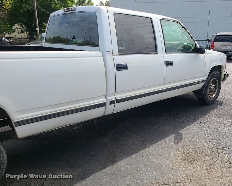 image for item MJ9401 2000 Chevrolet C3500  Crew Cab pickup truck