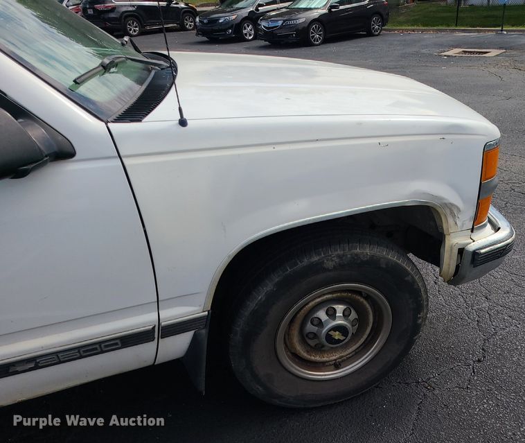 image for item MJ9401 2000 Chevrolet C3500  Crew Cab pickup truck