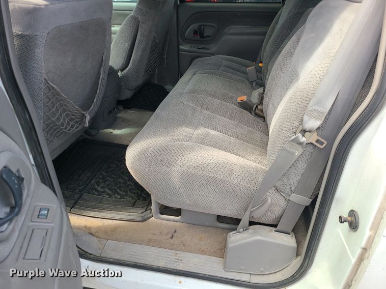 image for item MJ9401 2000 Chevrolet C3500  Crew Cab pickup truck