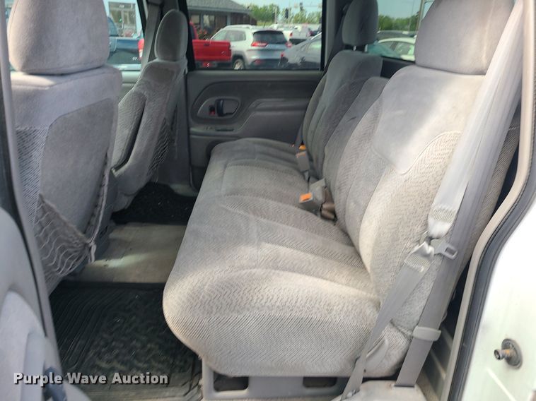 image for item MJ9401 2000 Chevrolet C3500  Crew Cab pickup truck