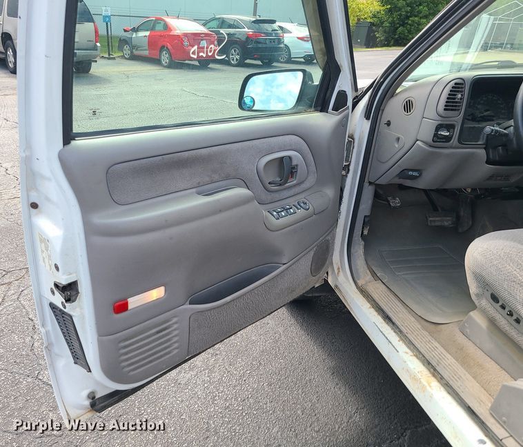 image for item MJ9401 2000 Chevrolet C3500  Crew Cab pickup truck