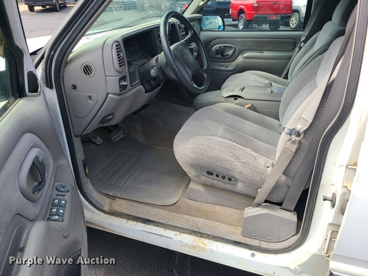 image for item MJ9401 2000 Chevrolet C3500  Crew Cab pickup truck