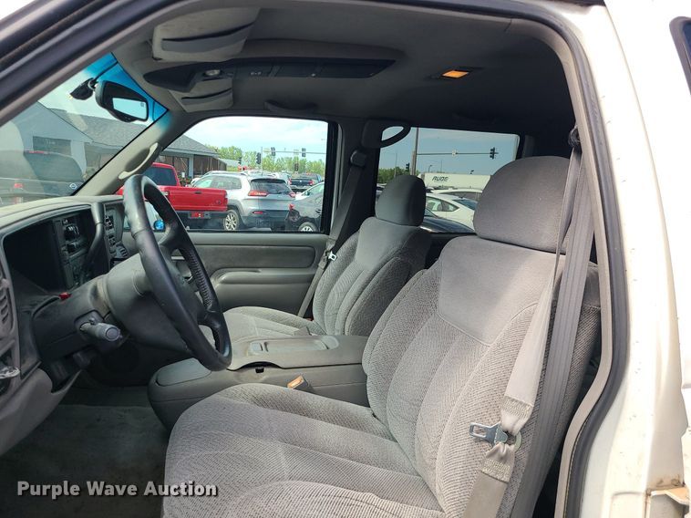 image for item MJ9401 2000 Chevrolet C3500  Crew Cab pickup truck