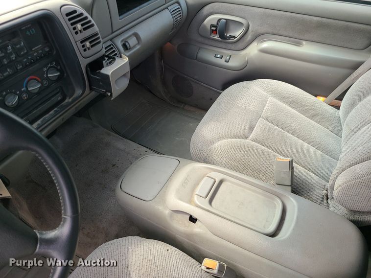 image for item MJ9401 2000 Chevrolet C3500  Crew Cab pickup truck