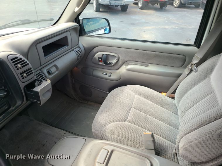 image for item MJ9401 2000 Chevrolet C3500  Crew Cab pickup truck