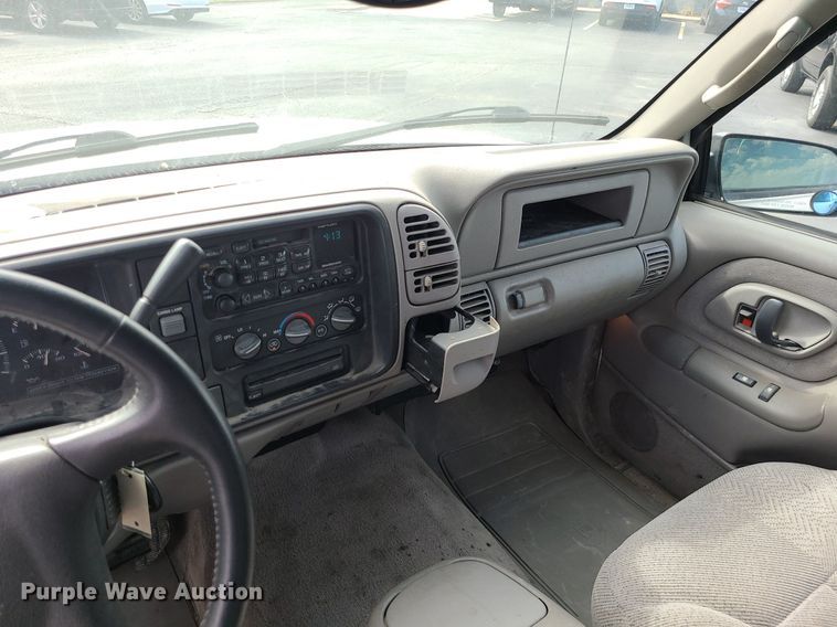 image for item MJ9401 2000 Chevrolet C3500  Crew Cab pickup truck