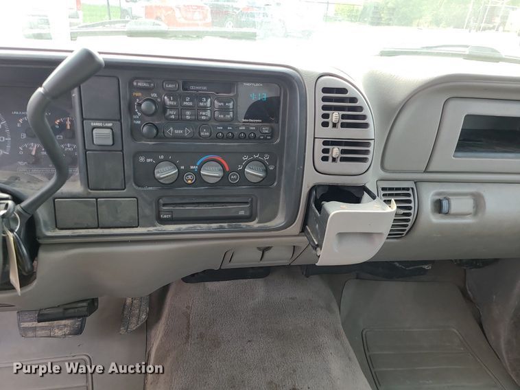 image for item MJ9401 2000 Chevrolet C3500  Crew Cab pickup truck