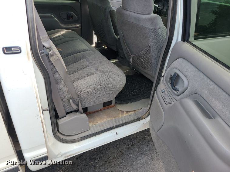 image for item MJ9401 2000 Chevrolet C3500  Crew Cab pickup truck