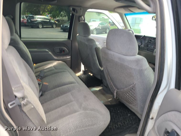 image for item MJ9401 2000 Chevrolet C3500  Crew Cab pickup truck