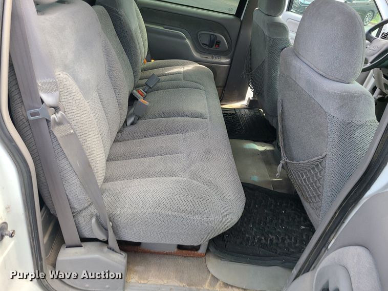 image for item MJ9401 2000 Chevrolet C3500  Crew Cab pickup truck