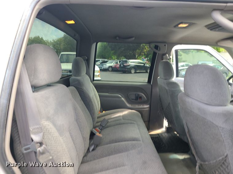 image for item MJ9401 2000 Chevrolet C3500  Crew Cab pickup truck