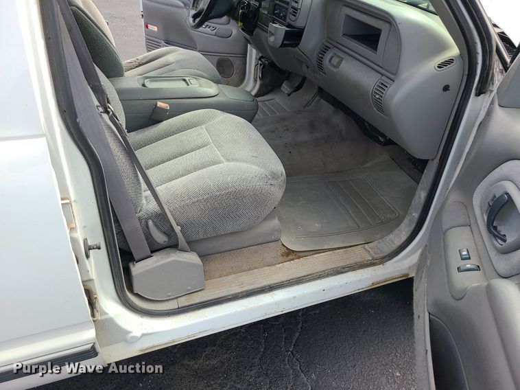 image for item MJ9401 2000 Chevrolet C3500  Crew Cab pickup truck