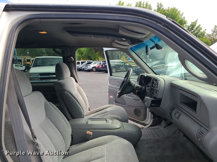 image for item MJ9401 2000 Chevrolet C3500  Crew Cab pickup truck