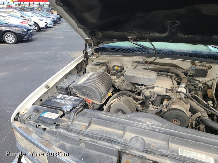 image for item MJ9401 2000 Chevrolet C3500  Crew Cab pickup truck