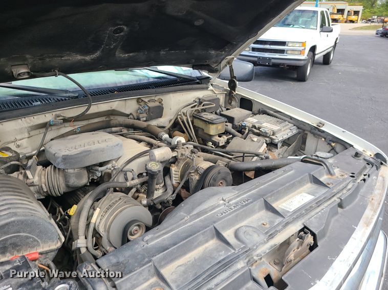 image for item MJ9401 2000 Chevrolet C3500  Crew Cab pickup truck