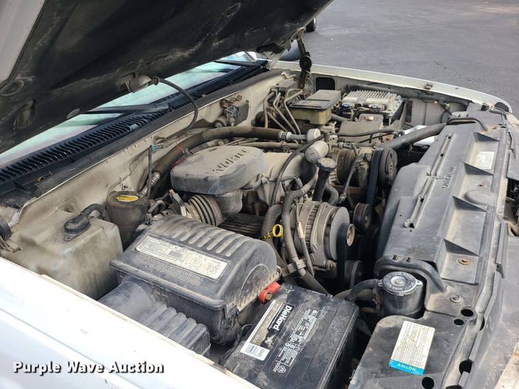 image for item MJ9401 2000 Chevrolet C3500  Crew Cab pickup truck