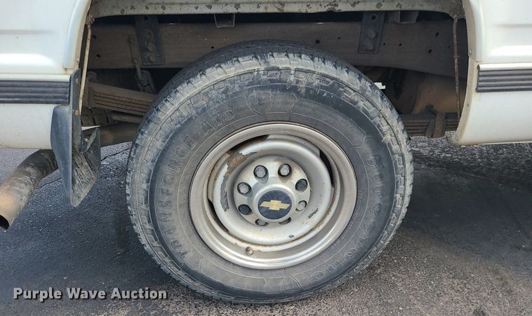 image for item MJ9401 2000 Chevrolet C3500  Crew Cab pickup truck