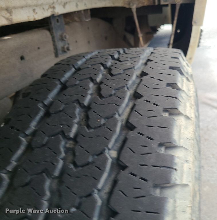 image for item MJ9401 2000 Chevrolet C3500  Crew Cab pickup truck