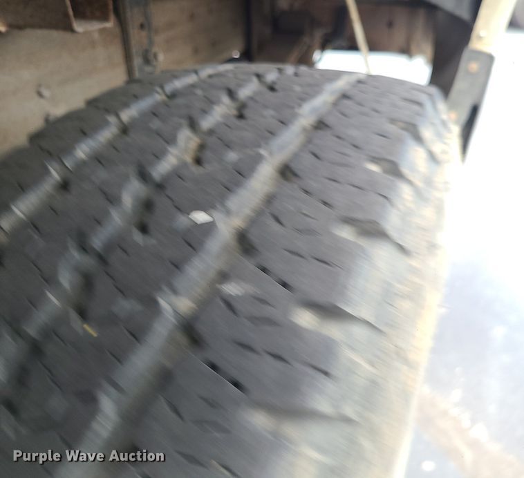 image for item MJ9401 2000 Chevrolet C3500  Crew Cab pickup truck