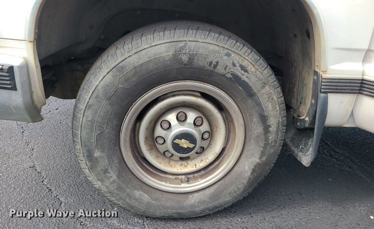 image for item MJ9401 2000 Chevrolet C3500  Crew Cab pickup truck