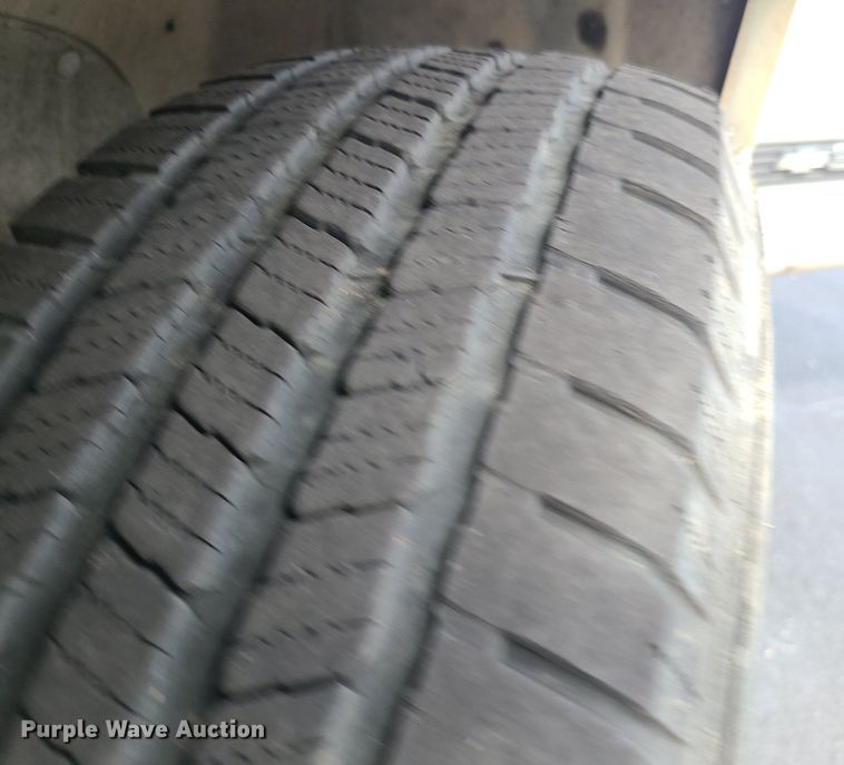 image for item MJ9401 2000 Chevrolet C3500  Crew Cab pickup truck