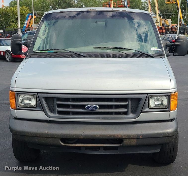 image for item MJ9403 2007 Ford E250 Super Duty  van