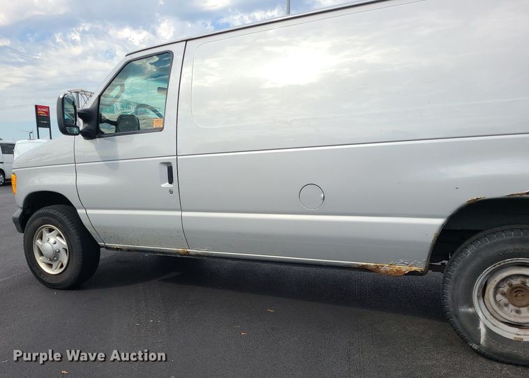 image for item MJ9403 2007 Ford E250 Super Duty  van