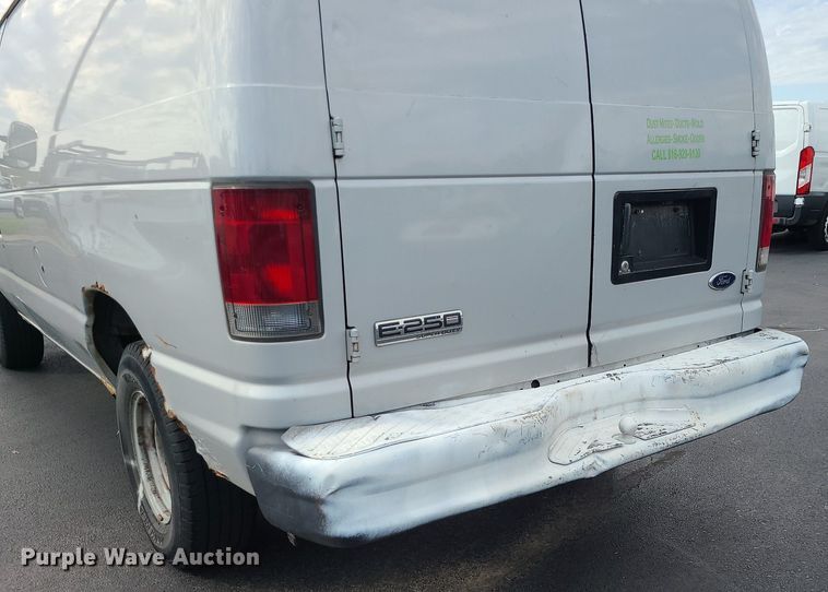 image for item MJ9403 2007 Ford E250 Super Duty  van