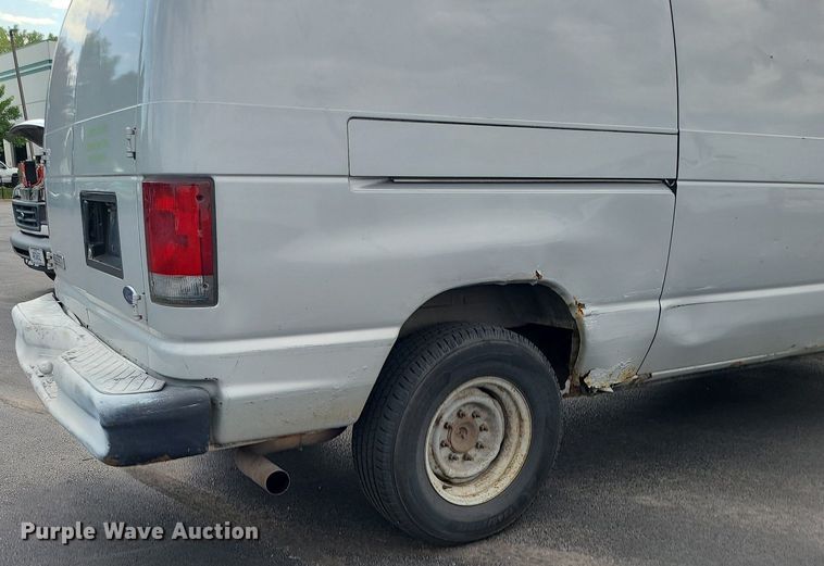 image for item MJ9403 2007 Ford E250 Super Duty  van