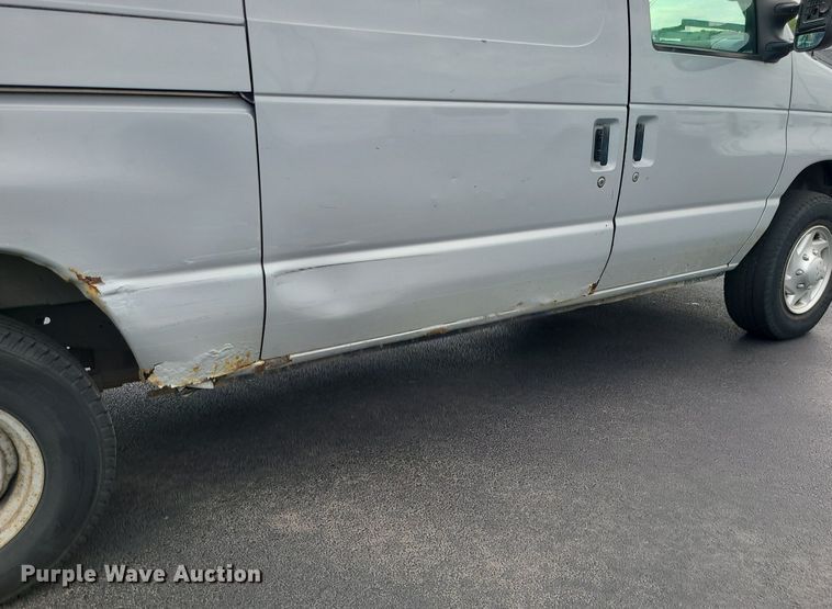 image for item MJ9403 2007 Ford E250 Super Duty  van