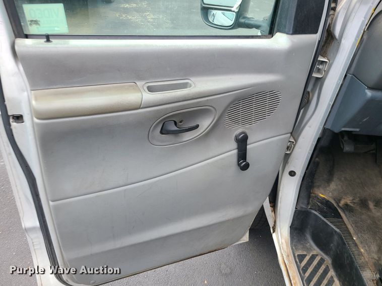 image for item MJ9403 2007 Ford E250 Super Duty  van