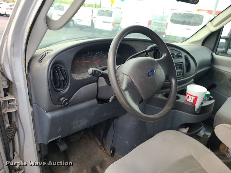 image for item MJ9403 2007 Ford E250 Super Duty  van