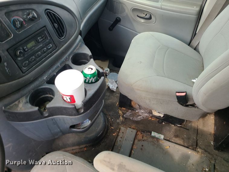 image for item MJ9403 2007 Ford E250 Super Duty  van