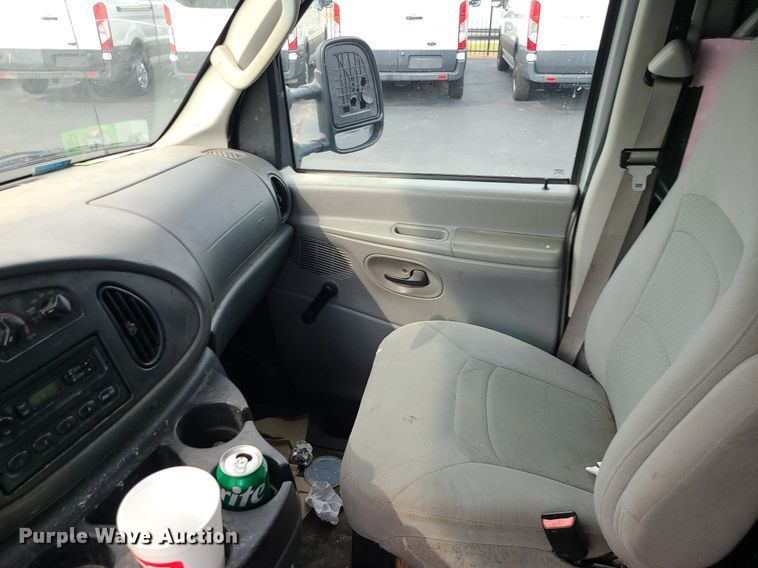 image for item MJ9403 2007 Ford E250 Super Duty  van