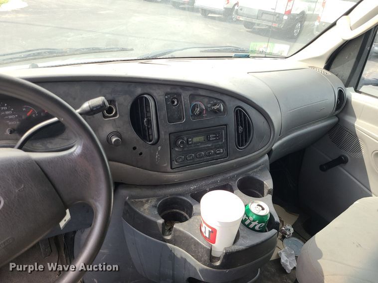 image for item MJ9403 2007 Ford E250 Super Duty  van