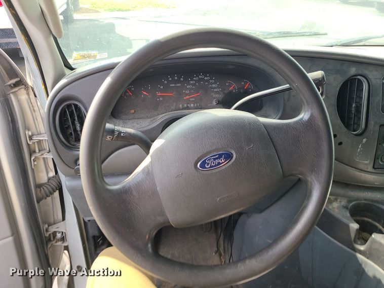 image for item MJ9403 2007 Ford E250 Super Duty  van