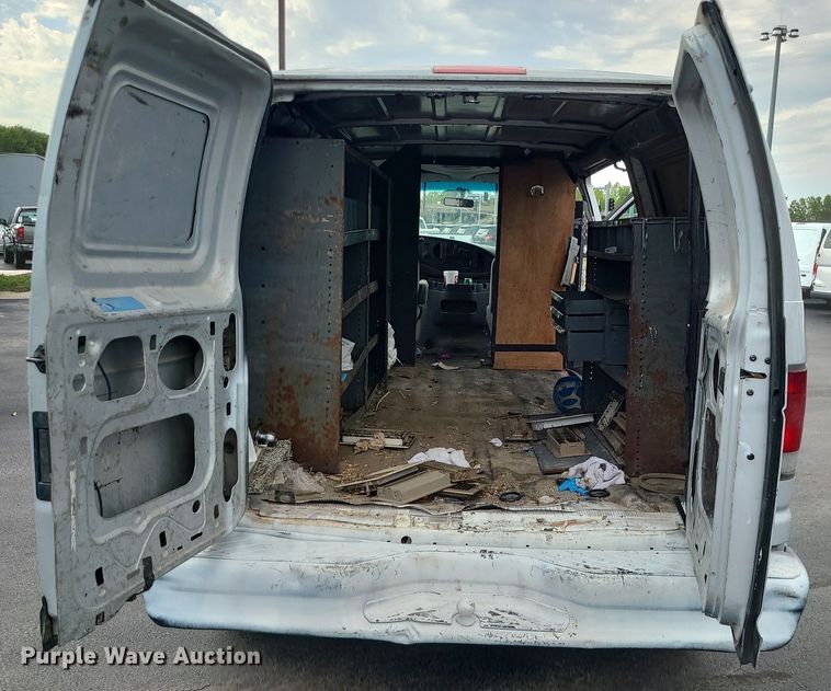 image for item MJ9403 2007 Ford E250 Super Duty  van