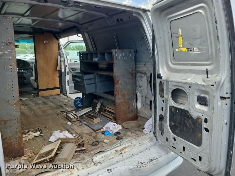 image for item MJ9403 2007 Ford E250 Super Duty  van