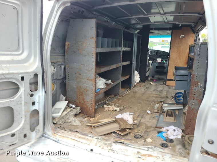 image for item MJ9403 2007 Ford E250 Super Duty  van