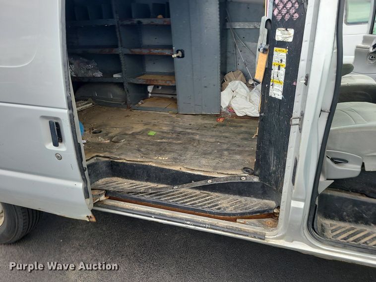 image for item MJ9403 2007 Ford E250 Super Duty  van