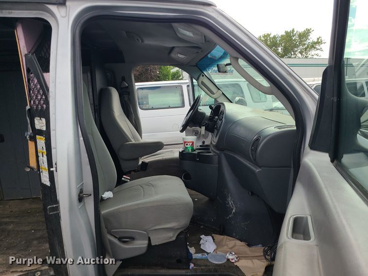 image for item MJ9403 2007 Ford E250 Super Duty  van