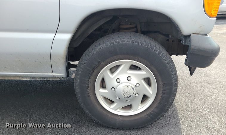 image for item MJ9403 2007 Ford E250 Super Duty  van
