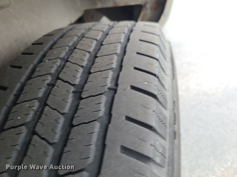 image for item MJ9403 2007 Ford E250 Super Duty  van