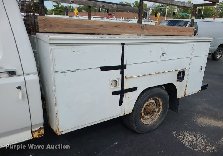 image for item MJ9404 1995 Ford F250  utility bed pickup truck