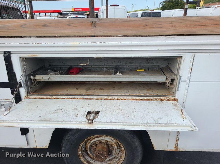 image for item MJ9404 1995 Ford F250  utility bed pickup truck