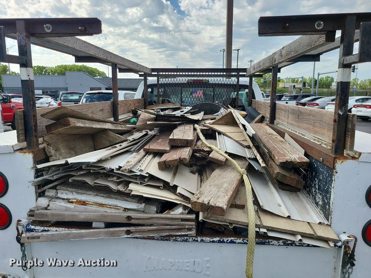 image for item MJ9404 1995 Ford F250  utility bed pickup truck