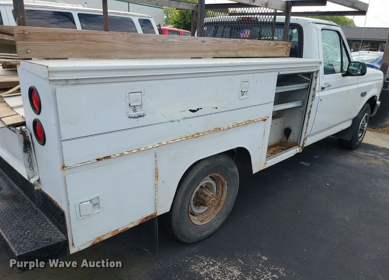 image for item MJ9404 1995 Ford F250  utility bed pickup truck
