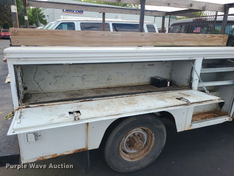 image for item MJ9404 1995 Ford F250  utility bed pickup truck